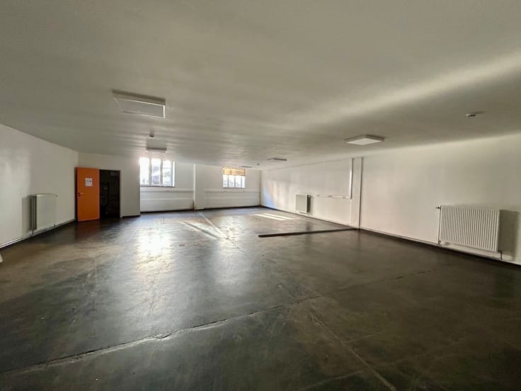 Entrepôt aménagé en bureaux