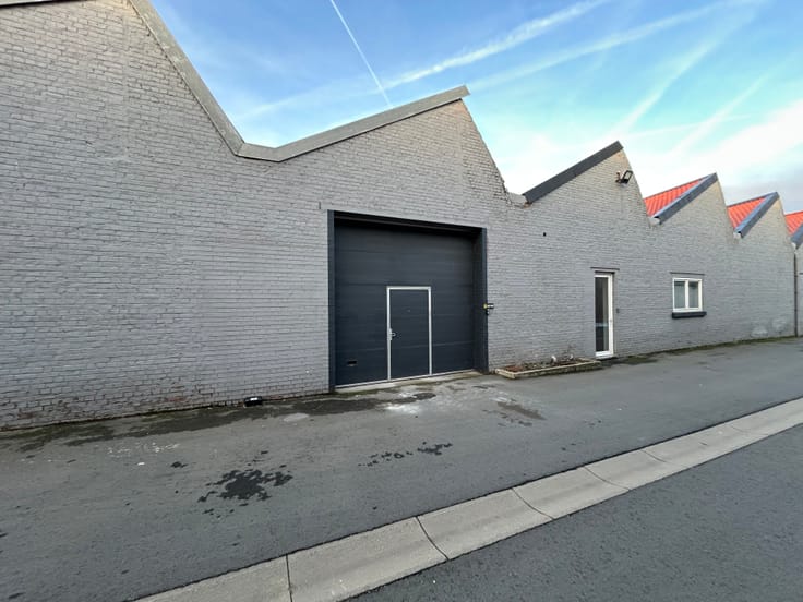 Entrepôt de +/- 120 m² dans site sécurisé