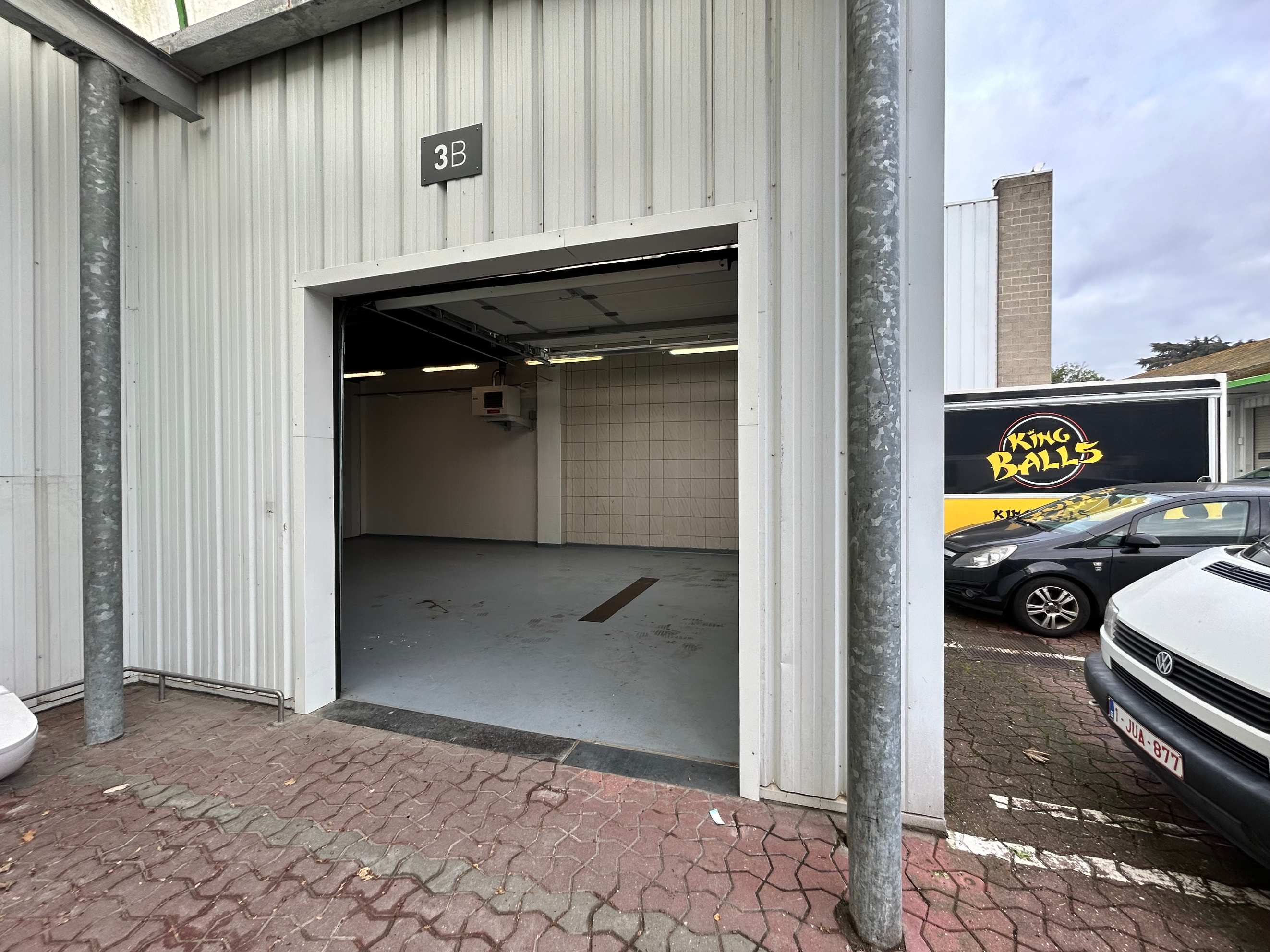 Entrepôt de +- 83m²