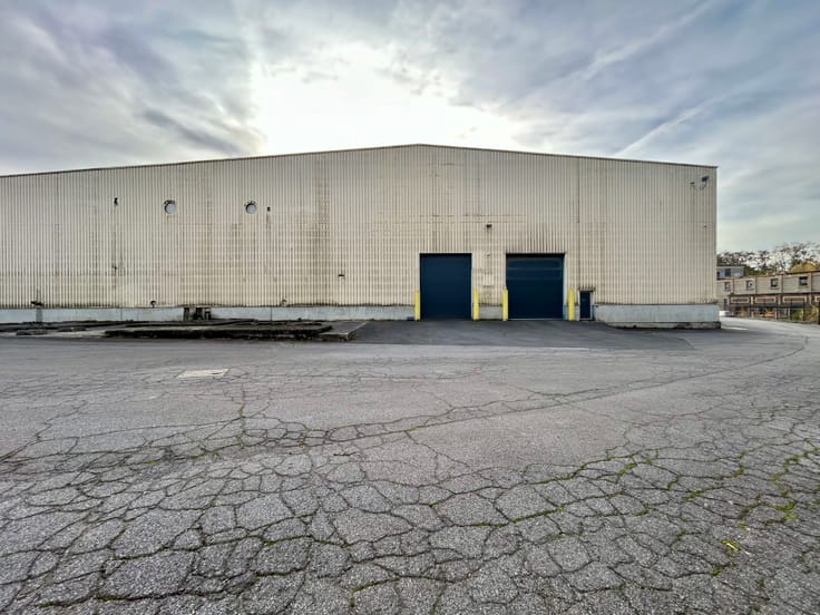 Entrepôt de +/- 6.300 m² situé dans site sécurisé